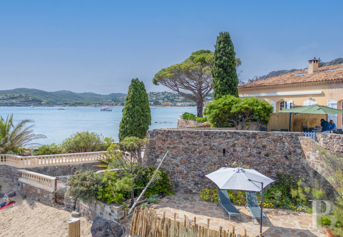 A family home built on the foundations of an ancient fortress in Agay harbour, Saint-Raphaël - photo  n°21